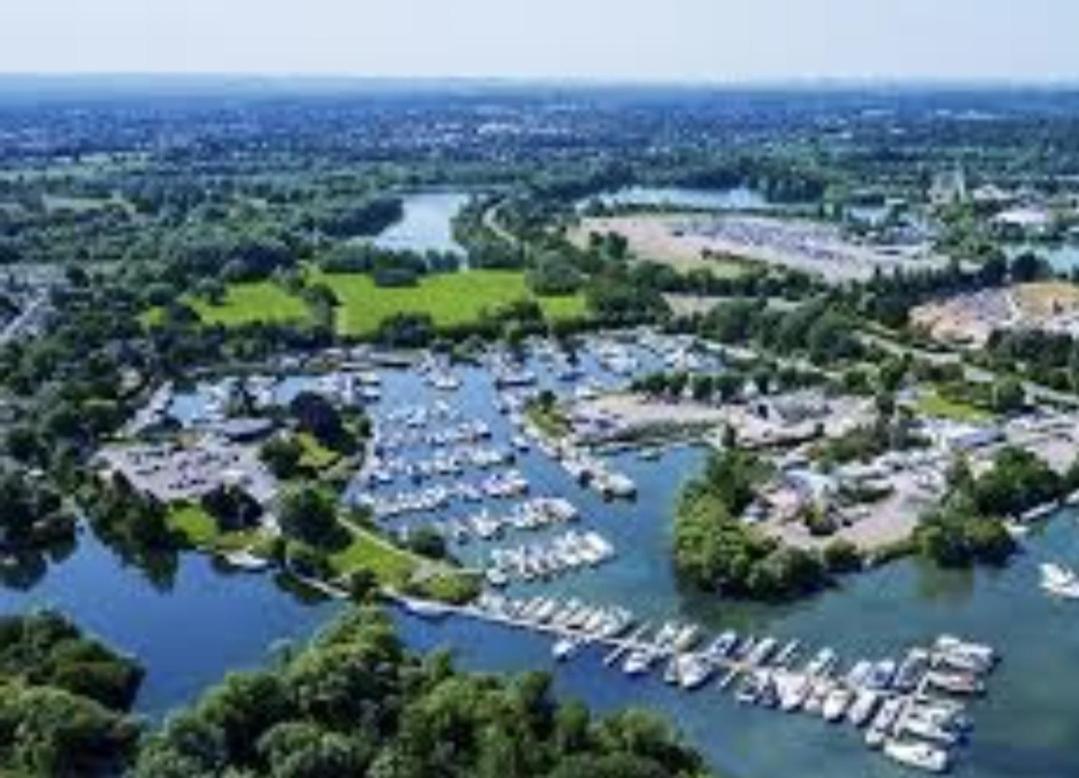 Hotel Rhapsody In Blue Chertsey Exteriér fotografie